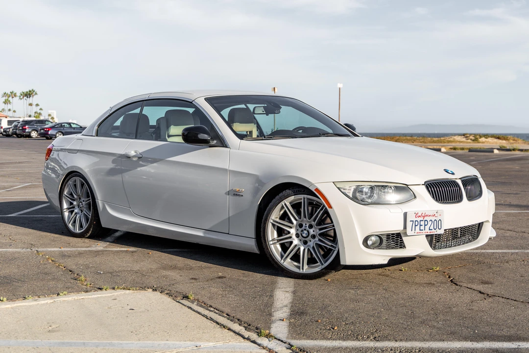 2011 BMW E93 335i Convertible - Image 19 of 31
