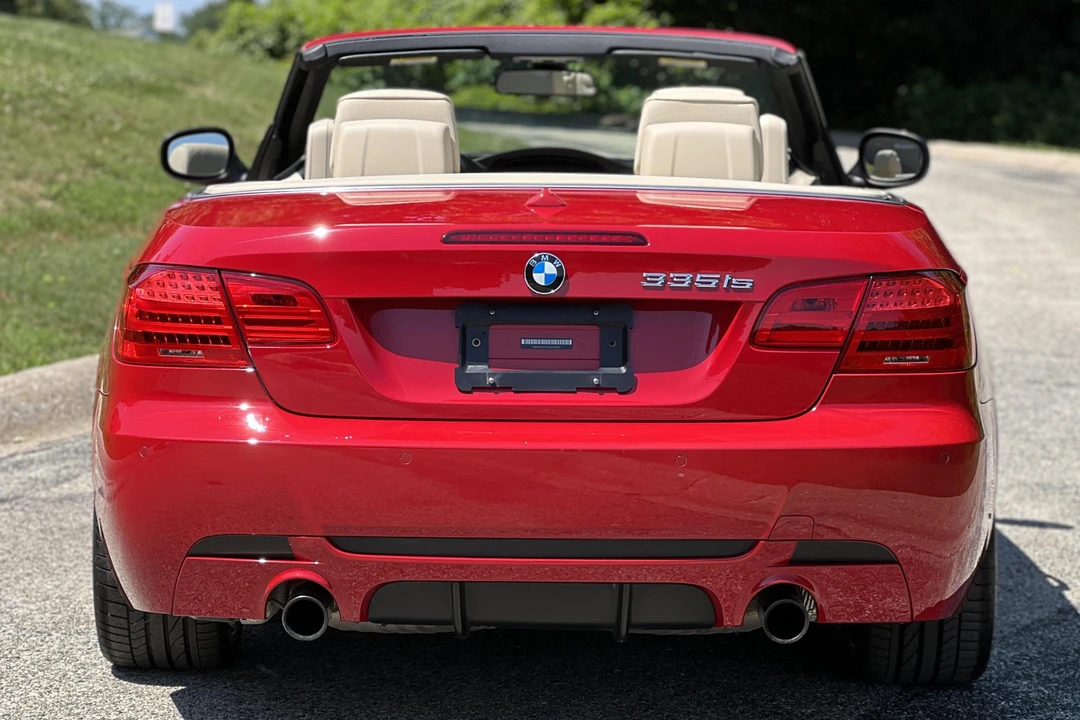 2011 BMW E93 335i Convertible - Image 5 of 5