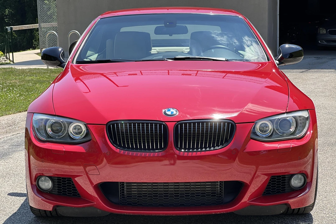 2011 BMW E93 335i Convertible - Image 2 of 5