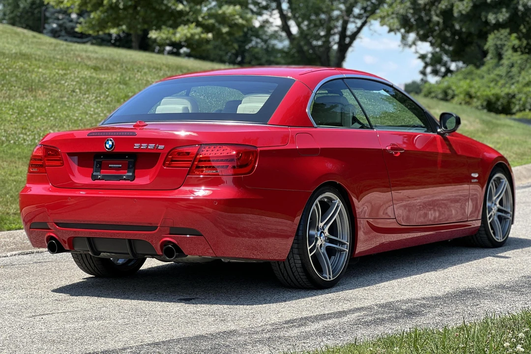 2011 BMW E93 335i Convertible - Image 4 of 5