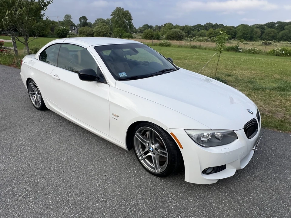 2011 BMW E93 335i Convertible - Image 21 of 31