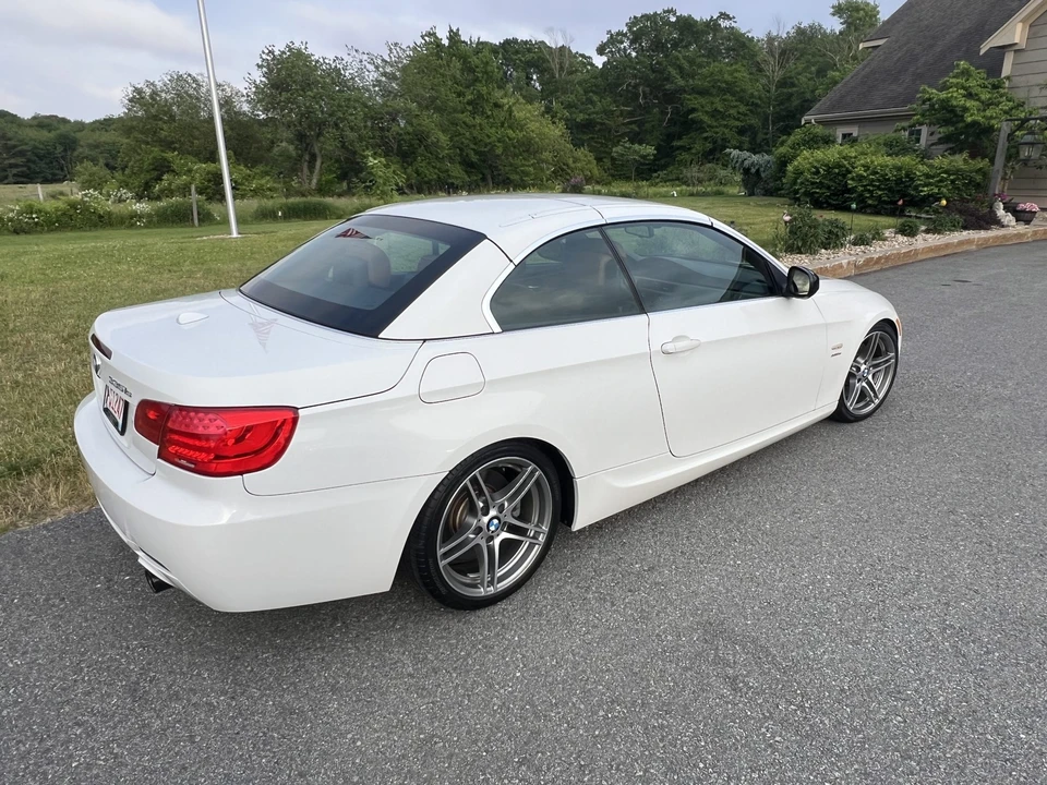 2011 BMW E93 335i Convertible - Image 16 of 31