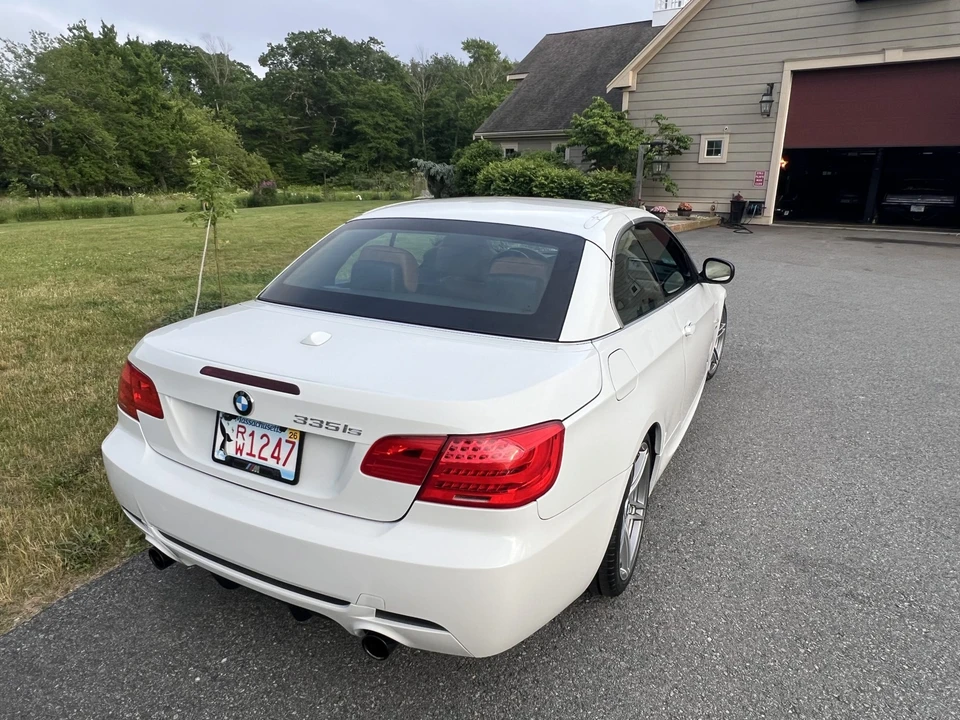 2011 BMW E93 335i Convertible - Image 14 of 31