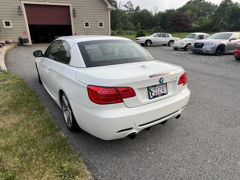 2011 BMW E93 335i Convertible - Image 10 of 31