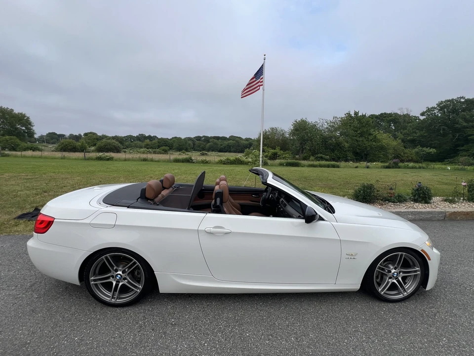 2011 BMW E93 335i Convertible - Image 19 of 31