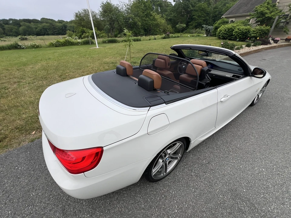 2011 BMW E93 335i Convertible - Image 15 of 31