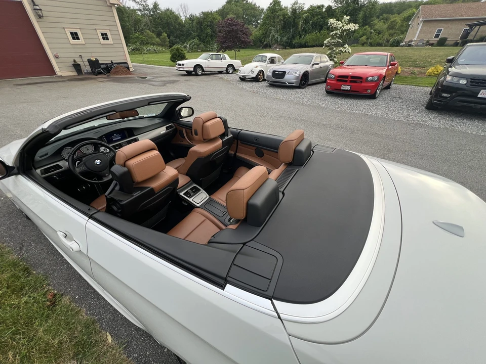 2011 BMW E93 335i Convertible - Image 29 of 31
