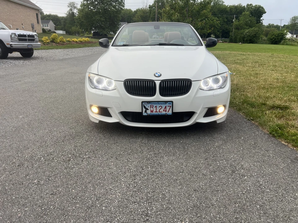 2011 BMW E93 335i Convertible - Image 2 of 31