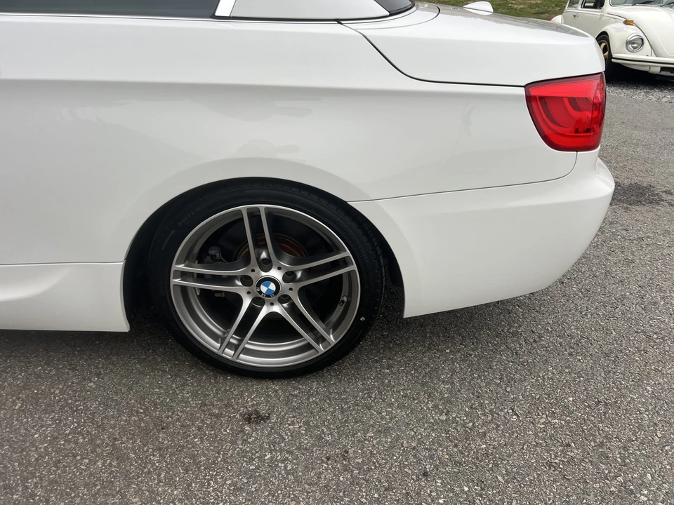 2011 BMW E93 335i Convertible - Image 26 of 31