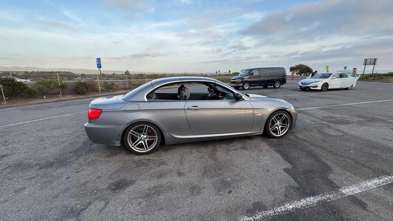 2011 BMW E93 335i Convertible - Image 20 of 31