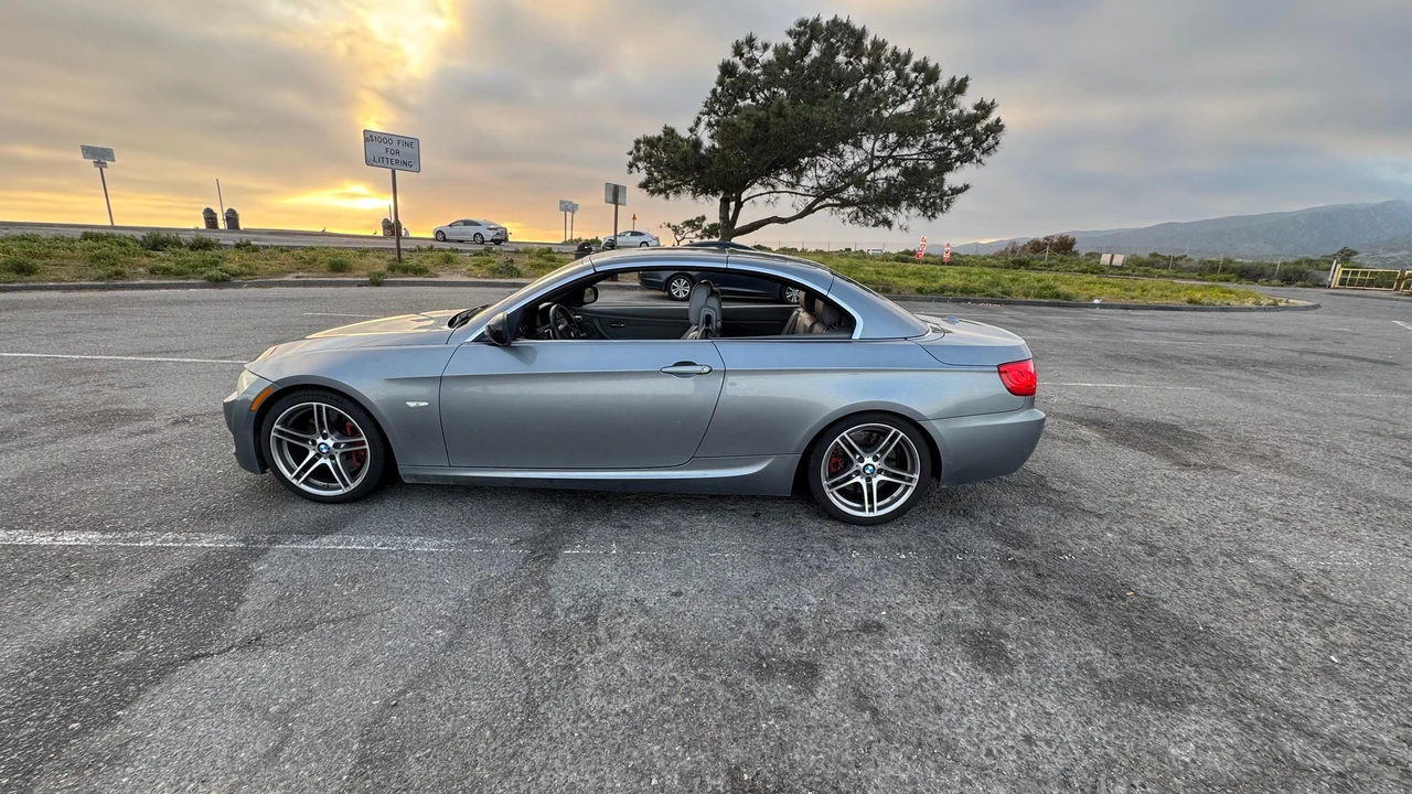 2011 BMW E93 335i Convertible - Image 15 of 31