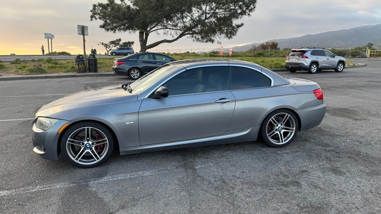2011 BMW E93 335i Convertible - Image 13 of 31