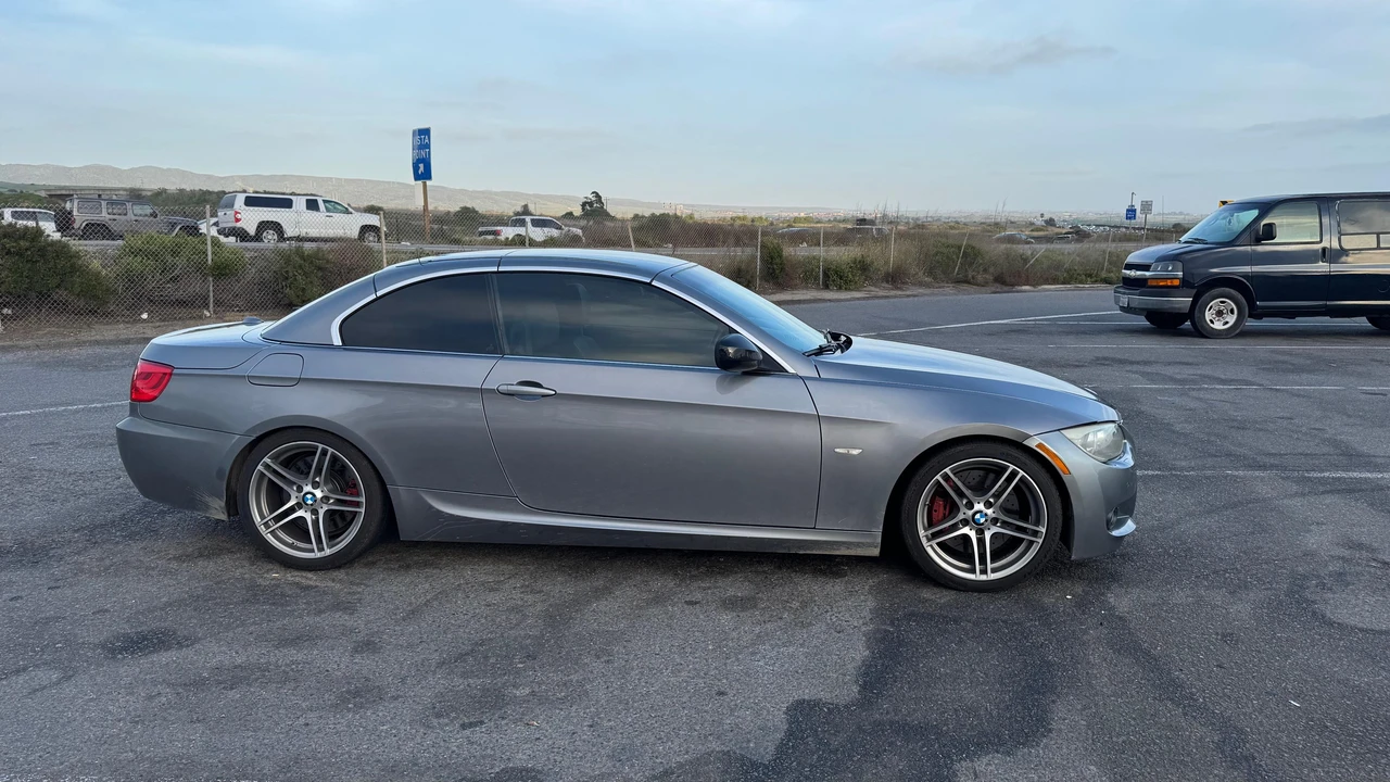 2011 BMW E93 335i Convertible - Image 21 of 31