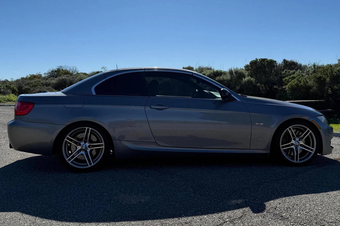 2011 BMW E93 335i Convertible - Image 3 of 31