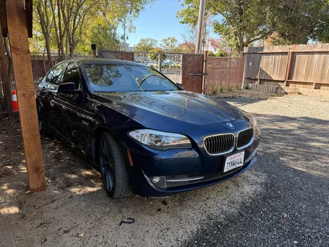 2011 BMW 5 Series 528i Sedan 4D