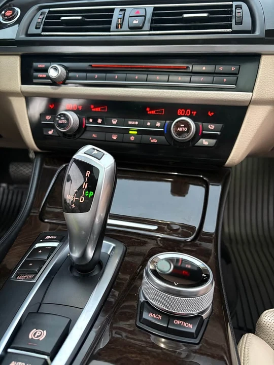 2011 BMW F10 5 Series Sedan - Image 6 of 19