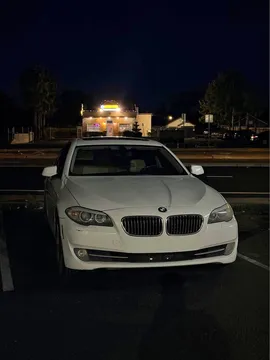 2011 BMW 5 Series 528i Sedan