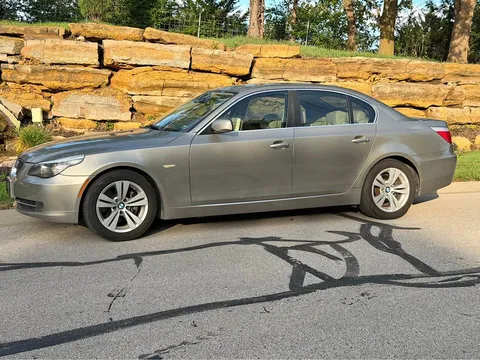 2011 BMW 5 Series 528i Sedan 4D