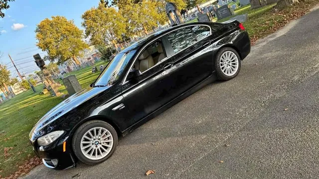 2011 BMW 5 Series 535i Gran Turismo Sedan 4D