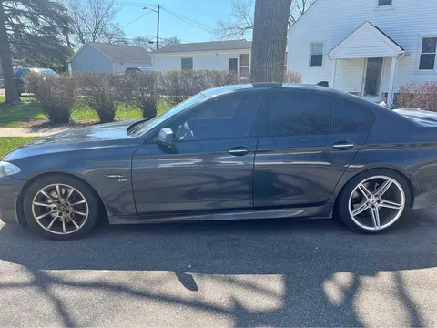 2011 BMW 5 Series 550i xDrive Sedan