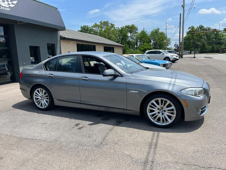 2011 BMW F10 5 Series Sedan - Image 10 of 31