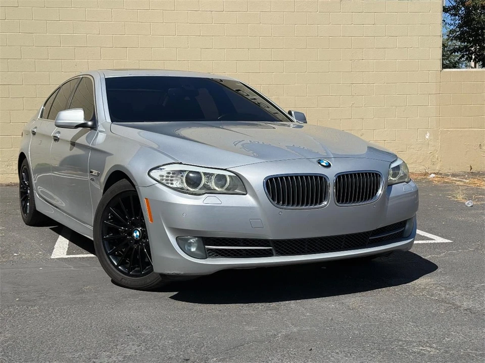 2011 BMW F10 5 Series Sedan - Image 2 of 28