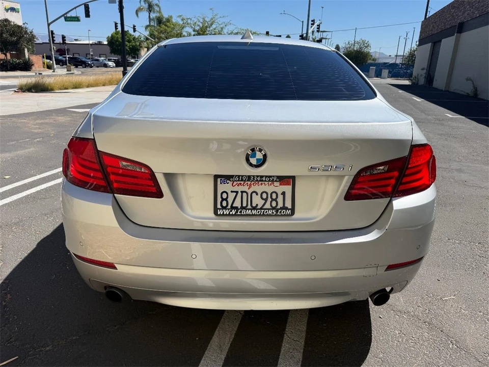 2011 BMW F10 5 Series Sedan - Image 8 of 28