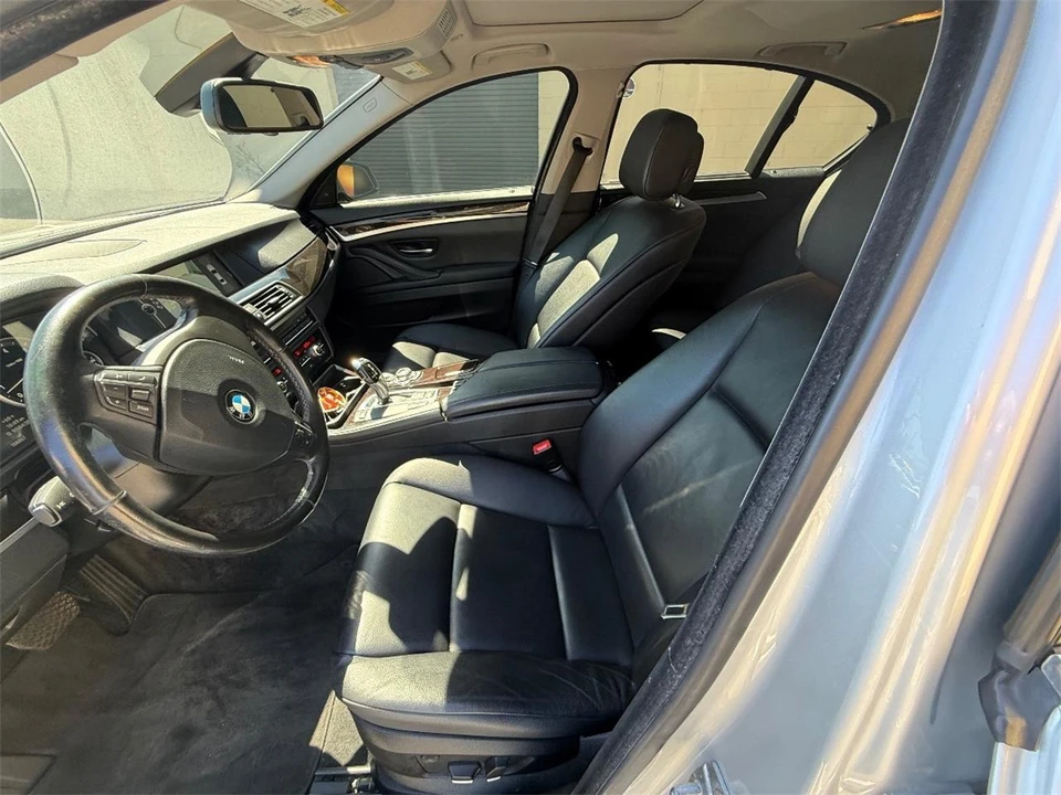 2011 BMW F10 5 Series Sedan - Image 14 of 28