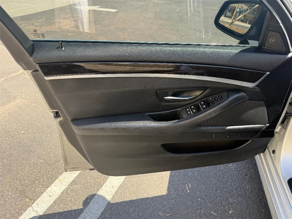 2011 BMW F10 5 Series Sedan - Image 11 of 28