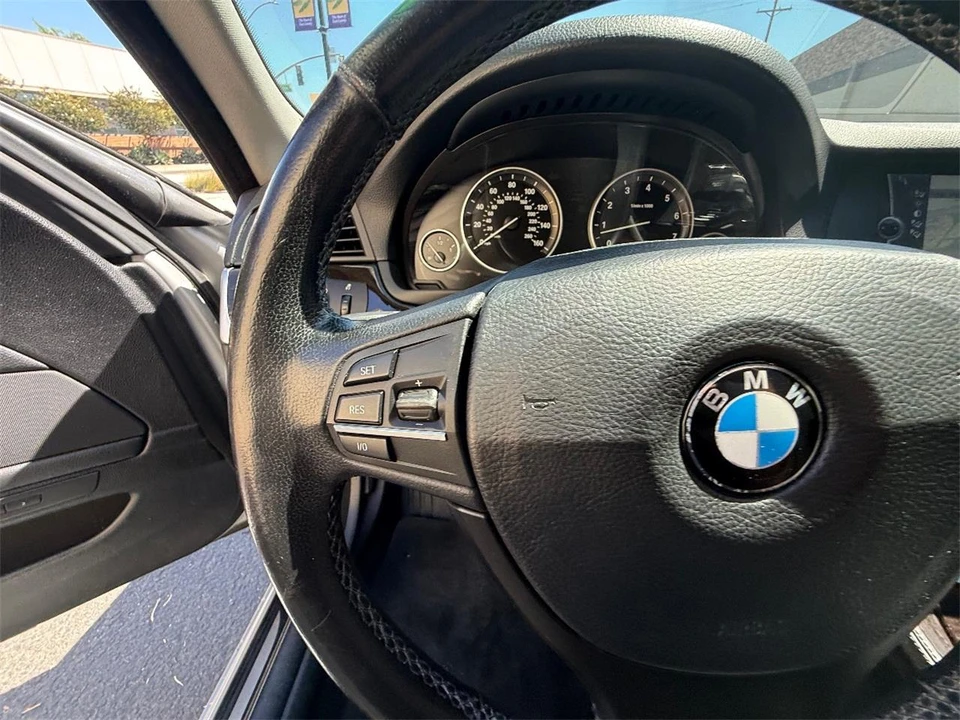 2011 BMW F10 5 Series Sedan - Image 21 of 28