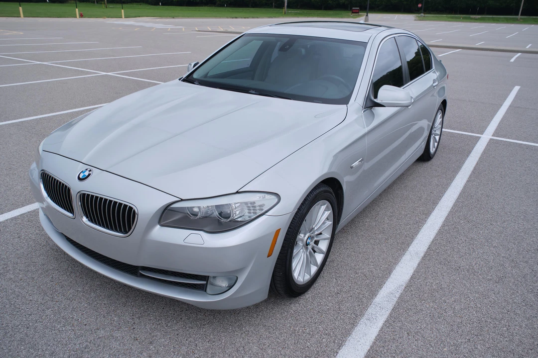 2011 BMW F10 5 Series Sedan - Image 9 of 31