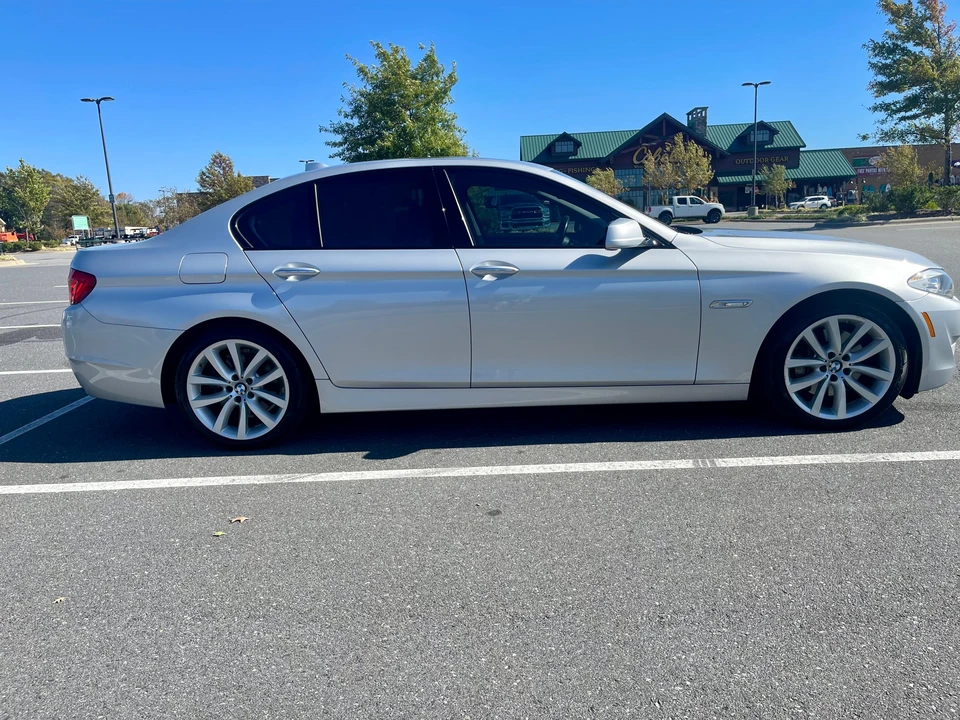 2011 BMW F10 5 Series Sedan - Image 11 of 31