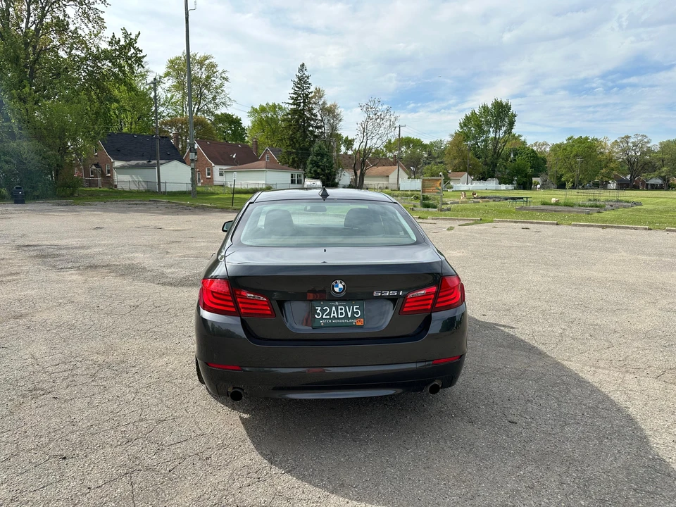 2011 BMW F10 5 Series Sedan - Image 10 of 31