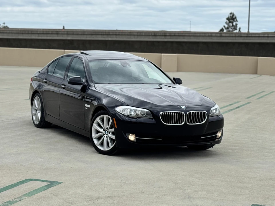 2011 BMW F10 5 Series Sedan - Image 14 of 31