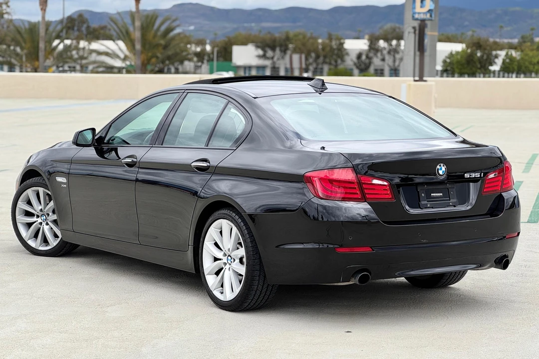 2011 BMW F10 5 Series Sedan - Image 4 of 31