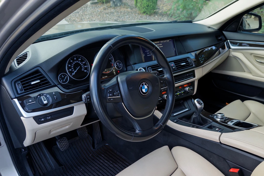 2011 BMW F10 550i & M550d Sedan - Image 26 of 31