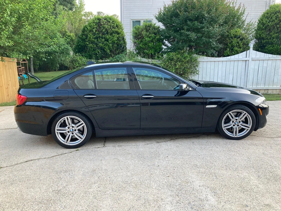 2011 BMW F10 550i & M550d Sedan - Image 14 of 31