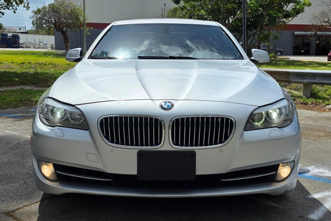 2011 BMW F10 550i & M550d Sedan - Image 2 of 31