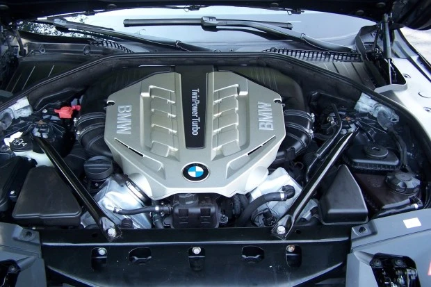 2011 BMW F01/F02 750i & 760Li Sedan - Image 6 of 7