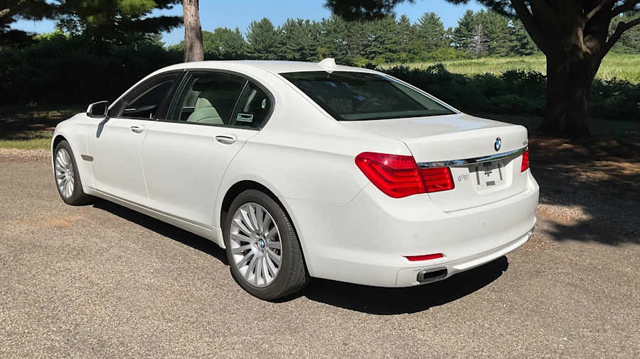 2011 BMW F01/F02 750i & 760Li Sedan - Image 3 of 9