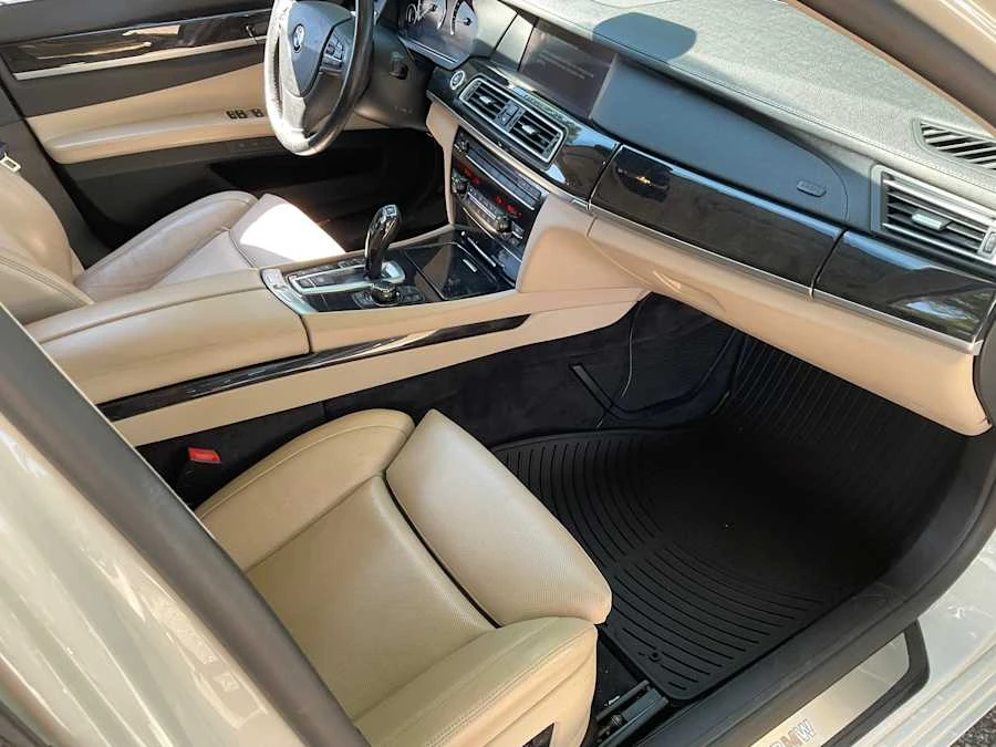 2011 BMW F01/F02 750i & 760Li Sedan - Image 7 of 9