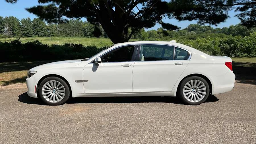 2011 BMW F01/F02 750i & 760Li Sedan - Image 2 of 9