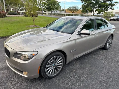 2011 BMW 750i Sedan