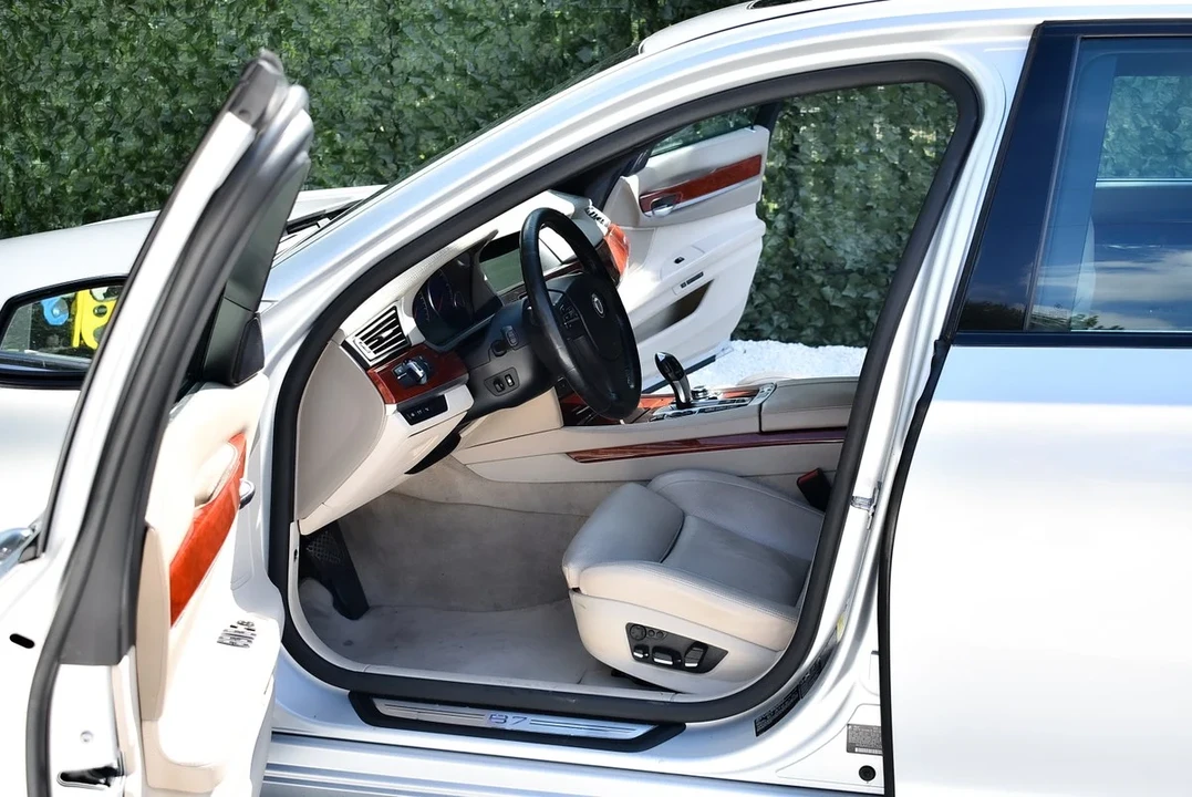 2011 BMW Alpina B7 - Image 22 of 30
