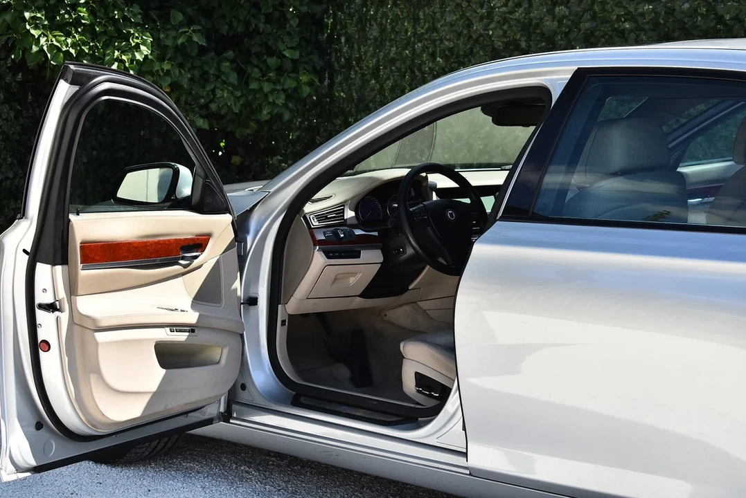 2011 BMW Alpina B7 - Image 19 of 30