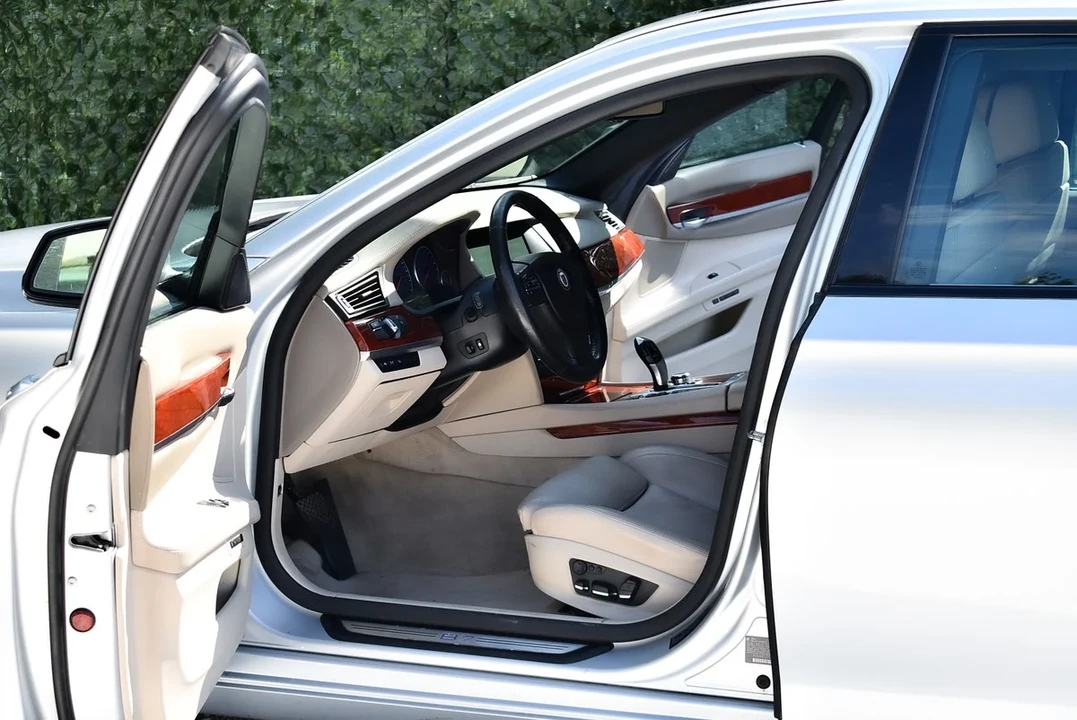 2011 BMW Alpina B7 - Image 21 of 30