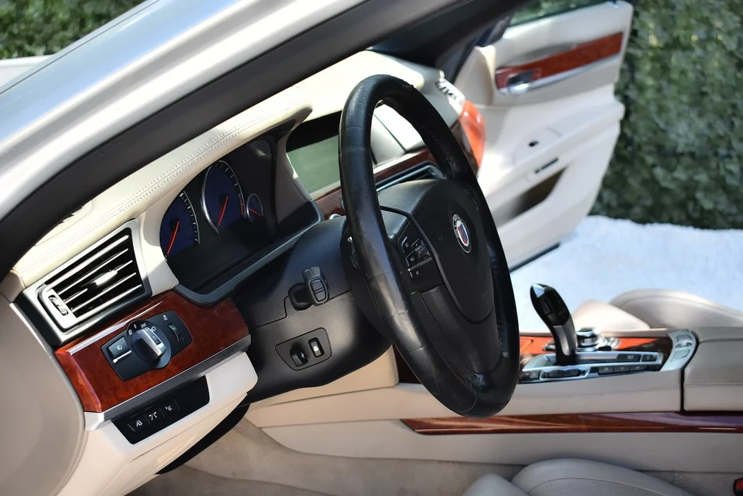 2011 BMW Alpina B7 - Image 23 of 30