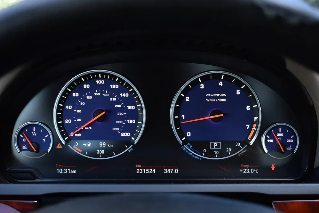 2011 BMW Alpina B7 - Image 25 of 30