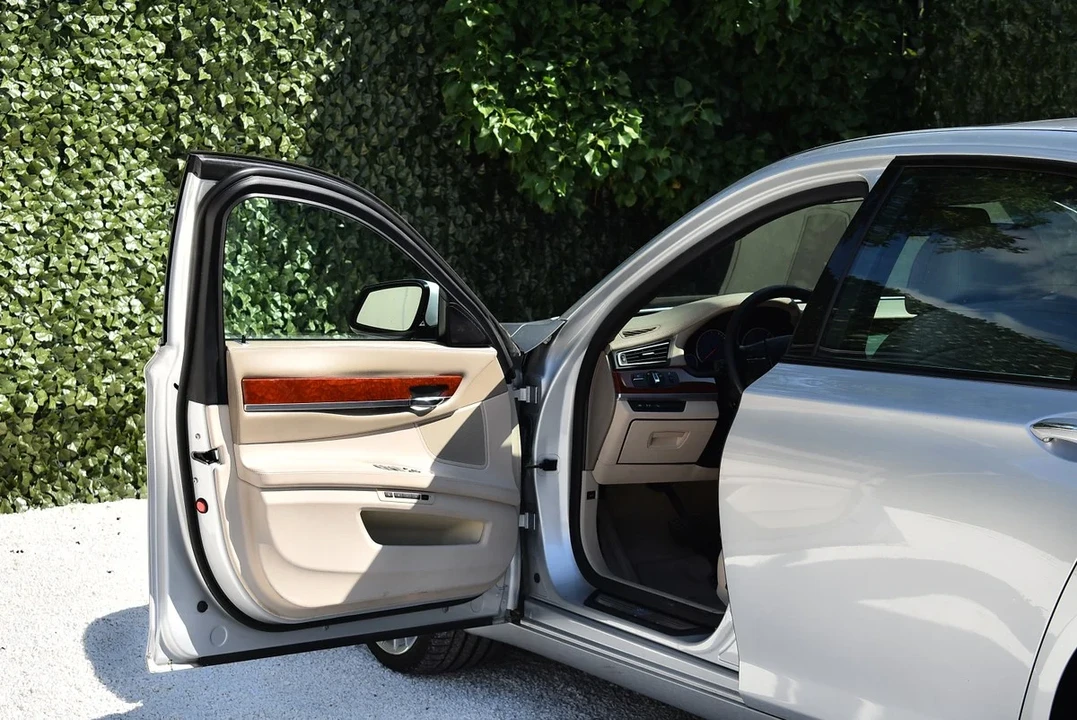 2011 BMW Alpina B7 - Image 18 of 31