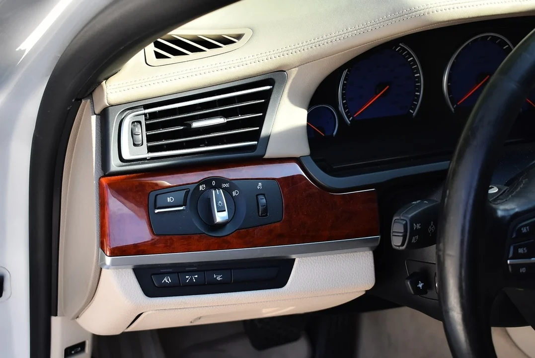 2011 BMW Alpina B7 - Image 24 of 31